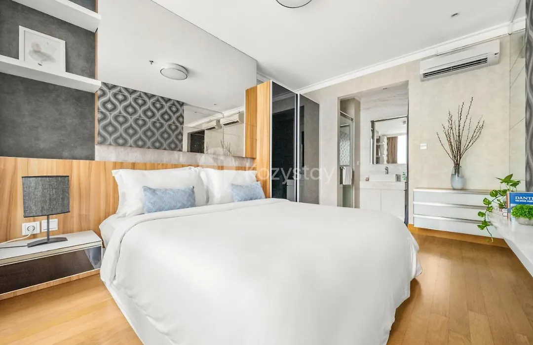 Hazel By Kozystay - Scbd Apartment