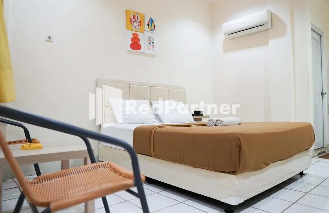 Senyaman Redpartner Hotel Jakarta