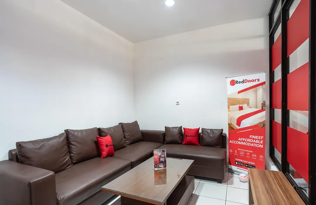 Reddoorz Near Eka Hospital Bsd 2*