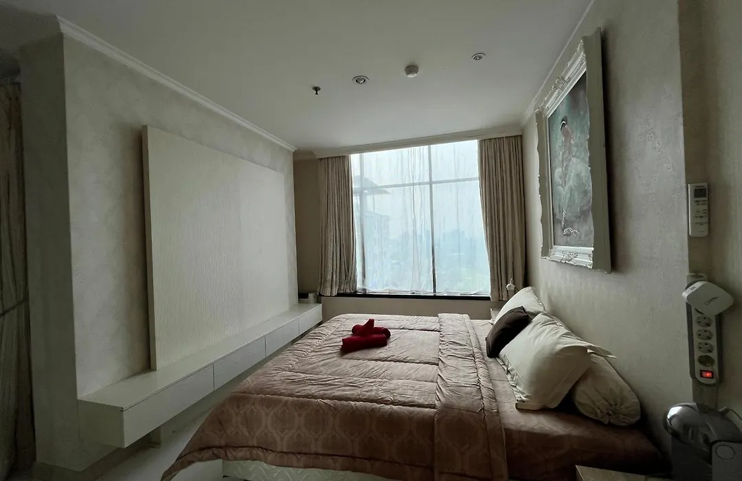 2br-hamptons Park Jakarta