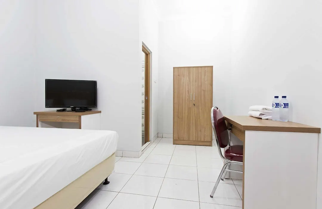 Reddoorz Near Percetakan Negara 2* Джакарта