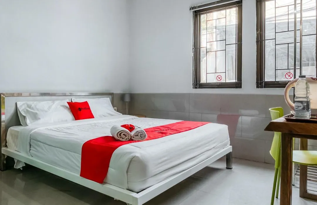 Reddoorz Plus Near Mall Taman Anggrek 2