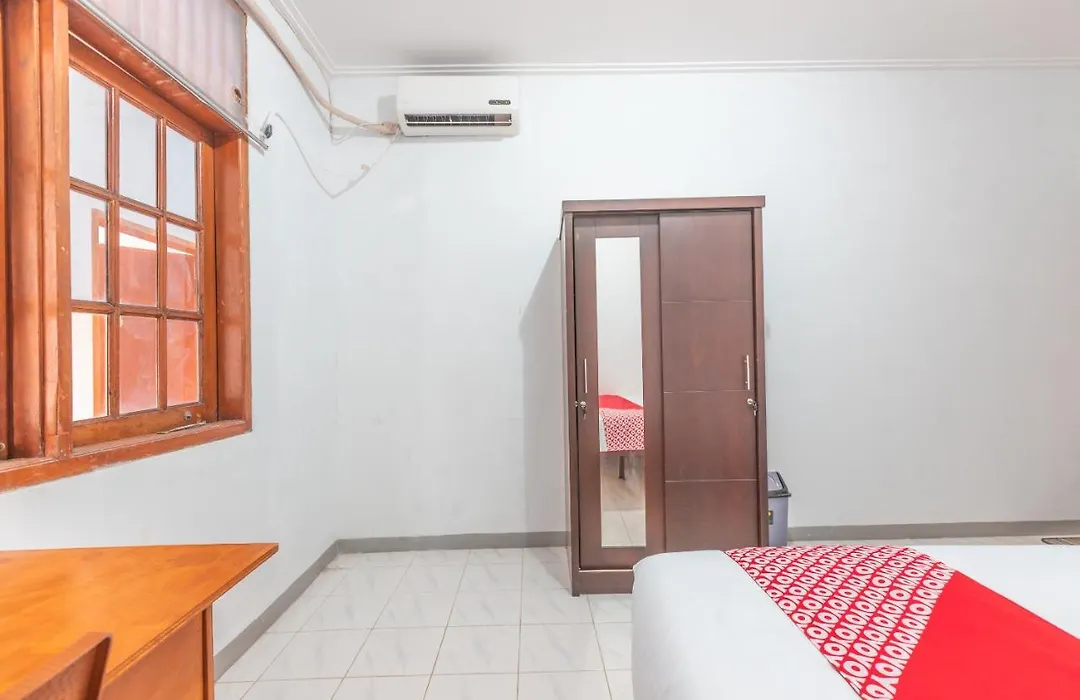 Reddoorz @ Kramat Pinang Hotel 2*